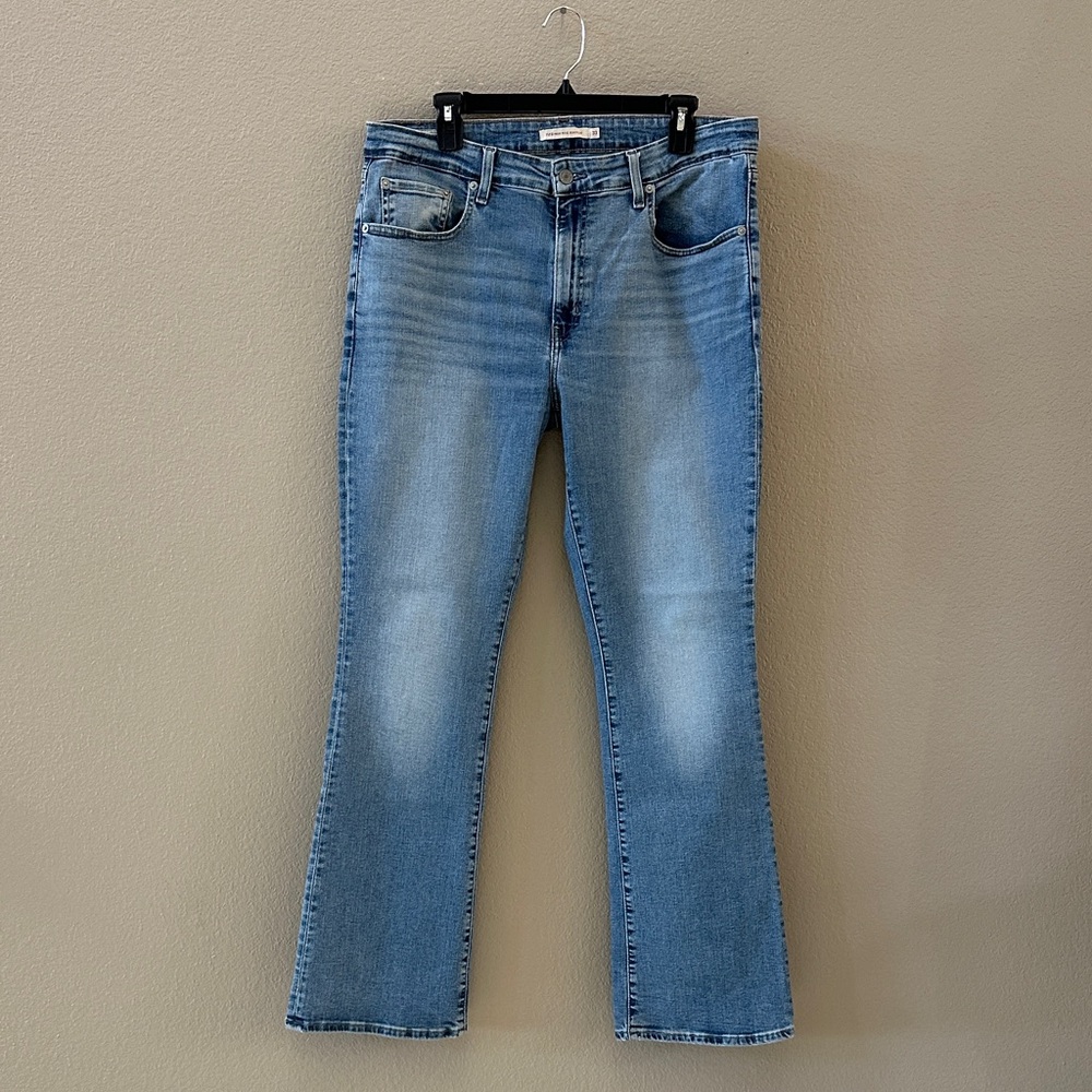 Levi's High Rise Bootcut Jeans size 33